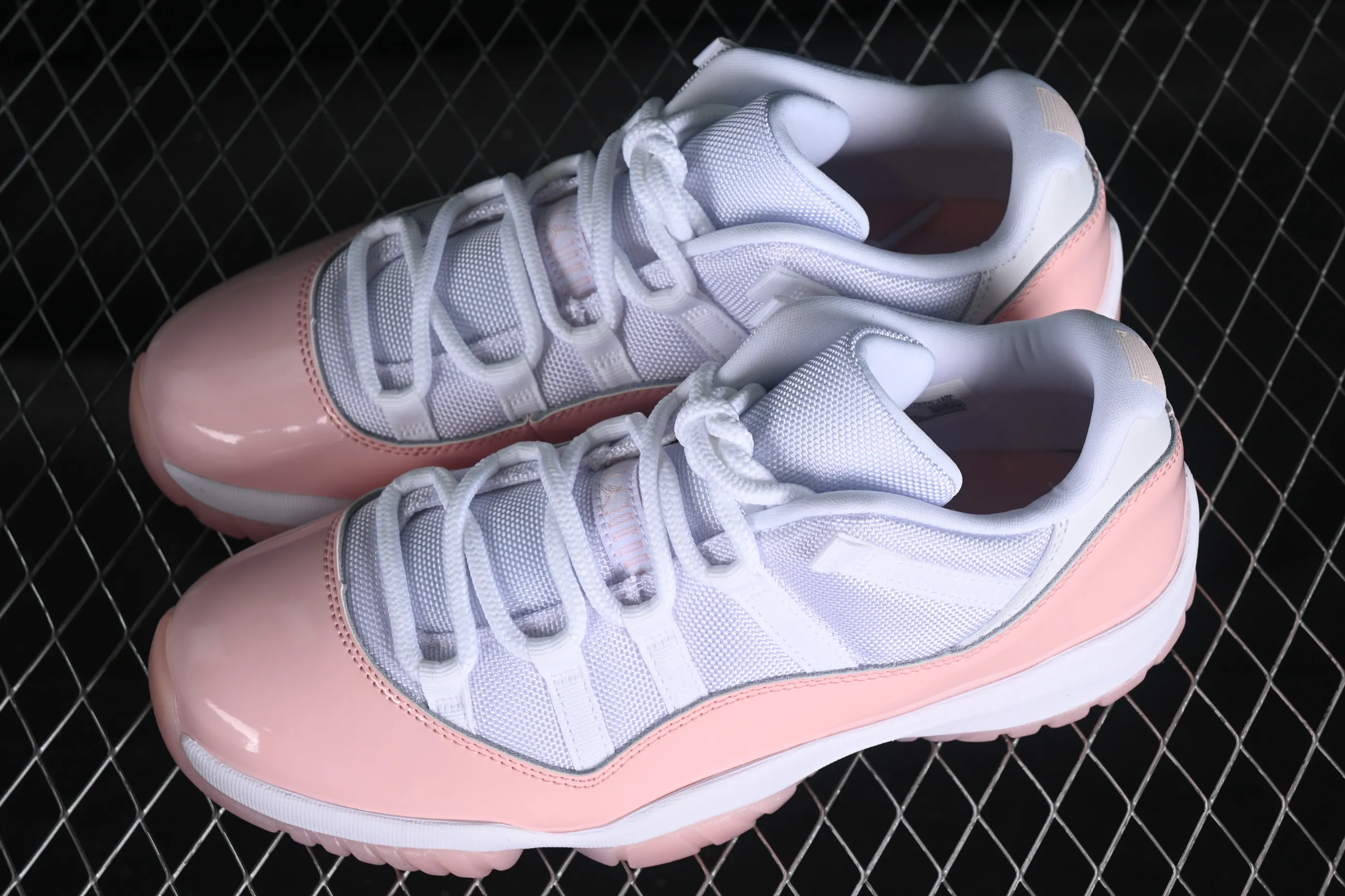 All categories Air Jordan Jordan series basketball shoes Air Jordan 11 F version Air Jordan 11 Low "Legend Pin" AJ11 Joe 11 girl pink genuine standard genuine carbon low-top basketball shoes AH7860-160